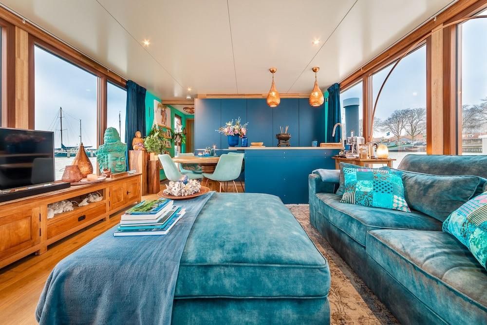 Cozy Lodge Retreat in Nederhorst — 1