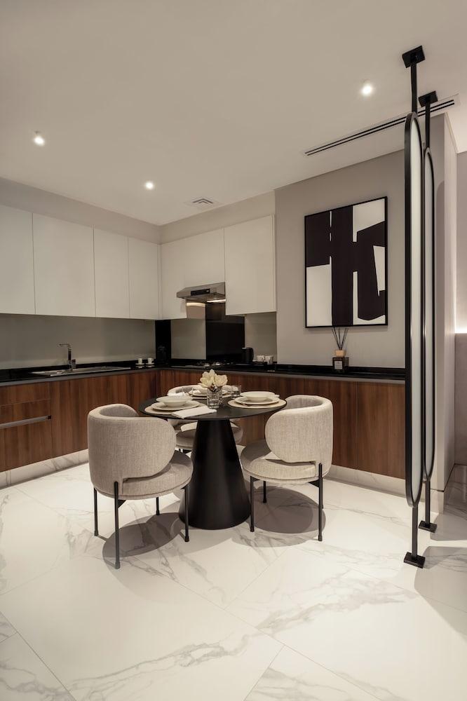 Lusso Hometels J One — 7