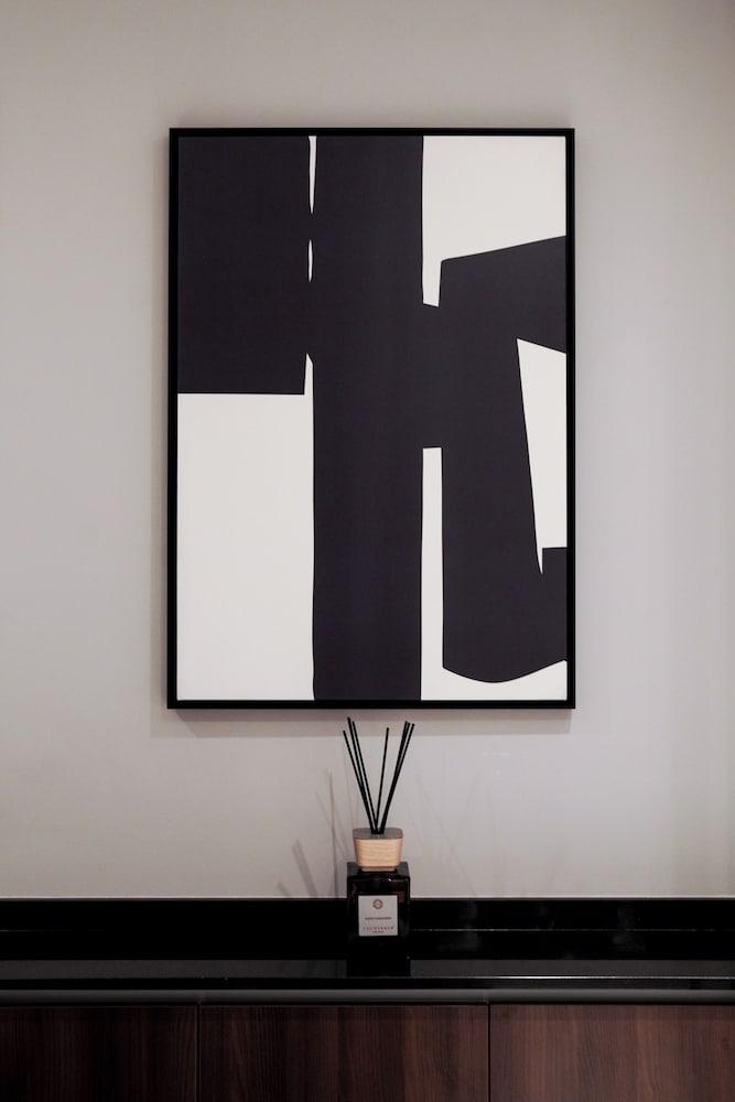 Lusso Hometels J One — 10