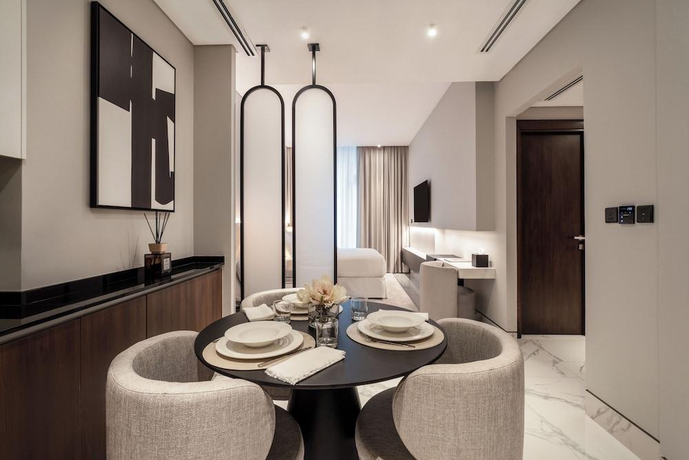 Lusso Hometels J One — 4