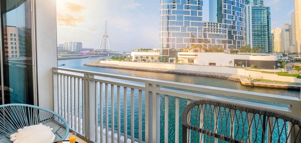 LUX 52 42 Deluxe Marina View Suite 2
