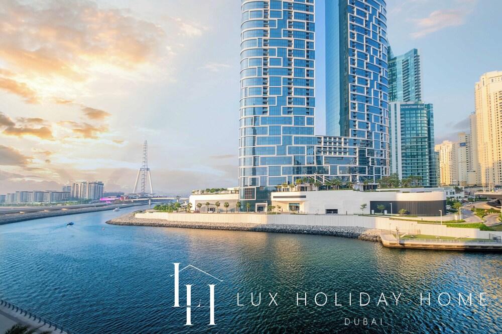 LUX 52 42 Deluxe Marina View Suite 2 — 5