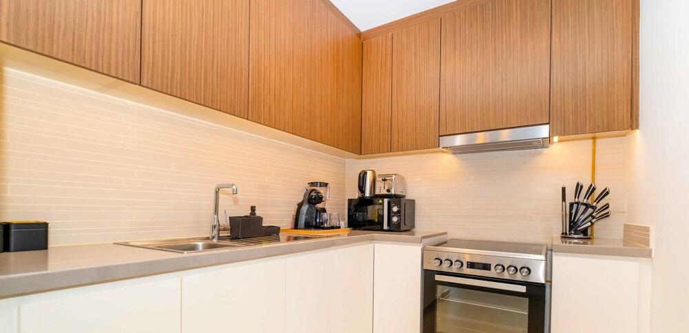 LUX 52 42 Deluxe Marina View Suite 2 — 10