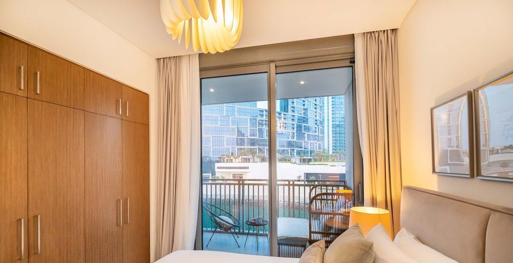 LUX 52 42 Deluxe Marina View Suite 2 — 6