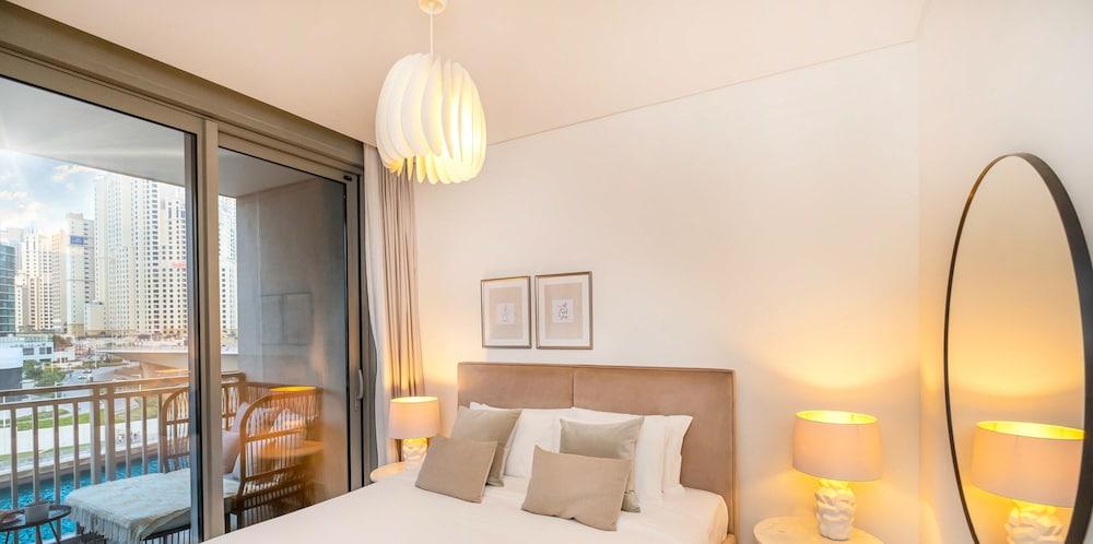 LUX 52 42 Deluxe Marina View Suite 2 — 7