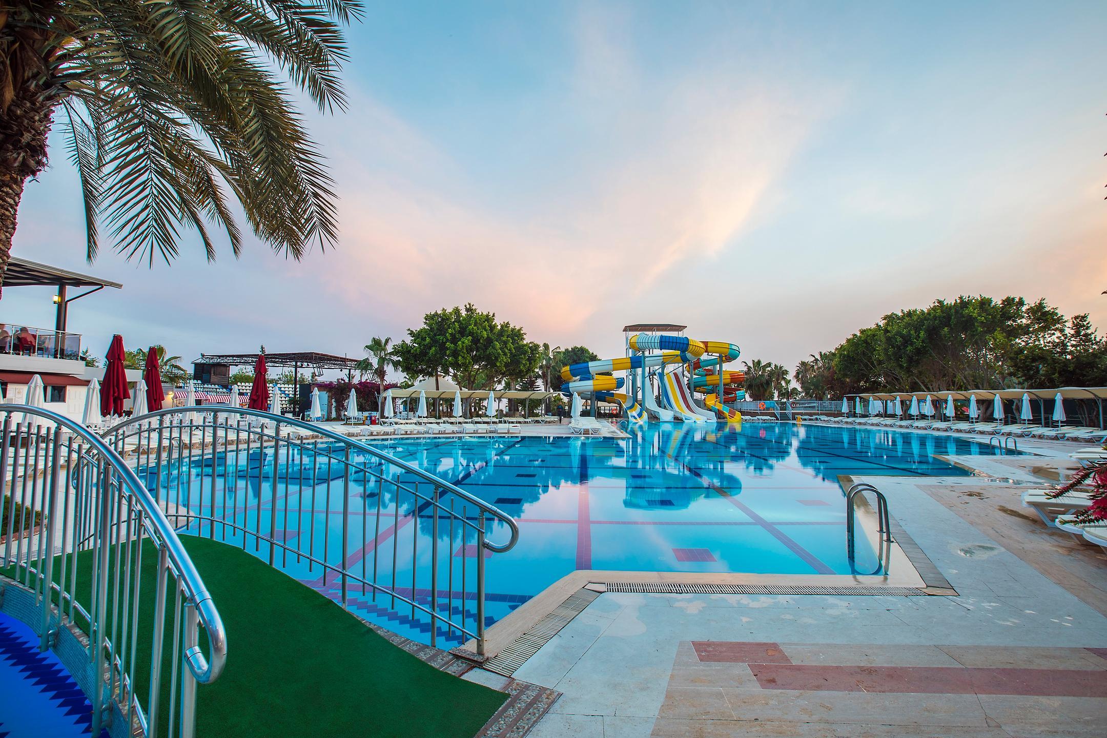 Meridia Beach Hotel — 3