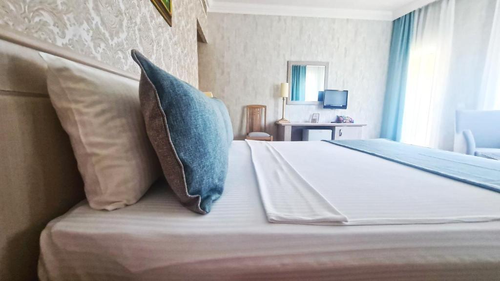 X Life Hotels — 4