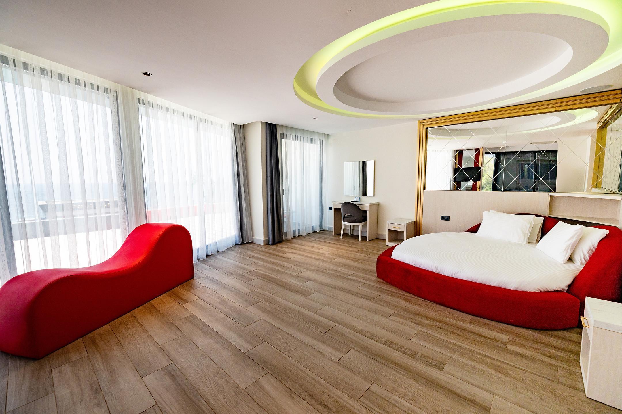 Granada Luxury Red +16 Adult Only — 2