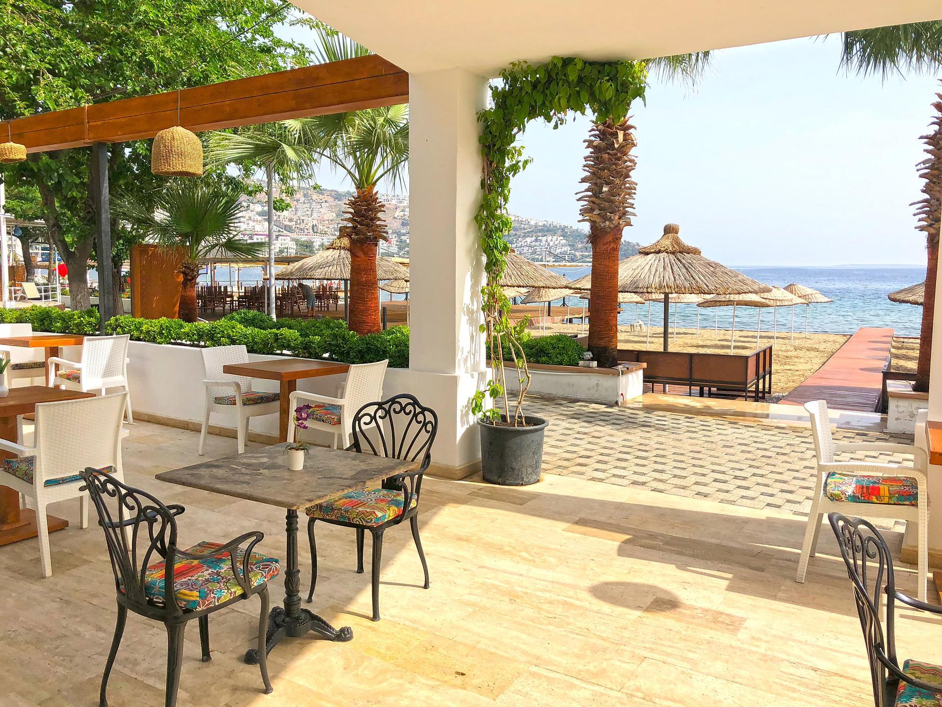 Butikhan Beach Hotel — 1
