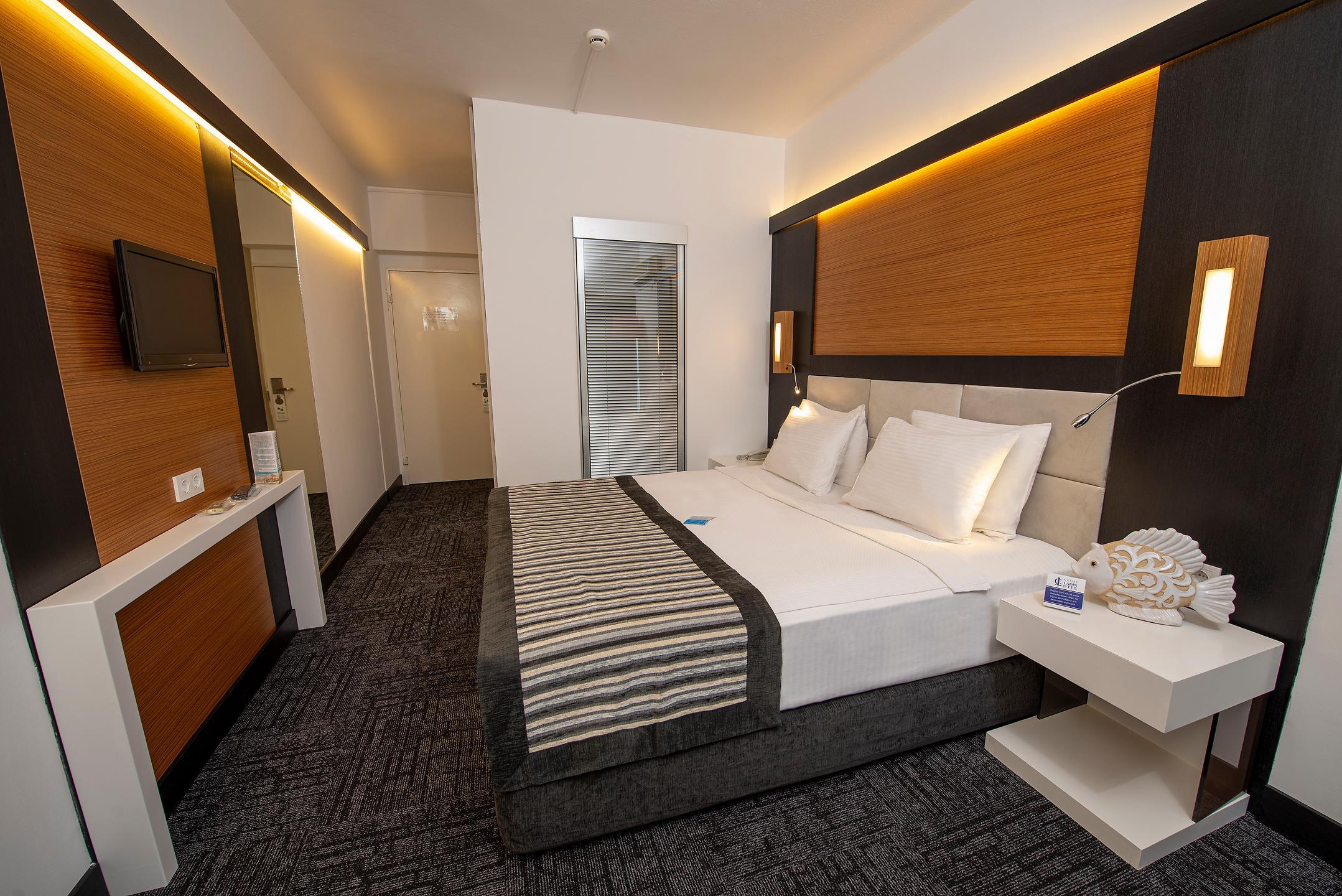 Ladin Otel — 3
