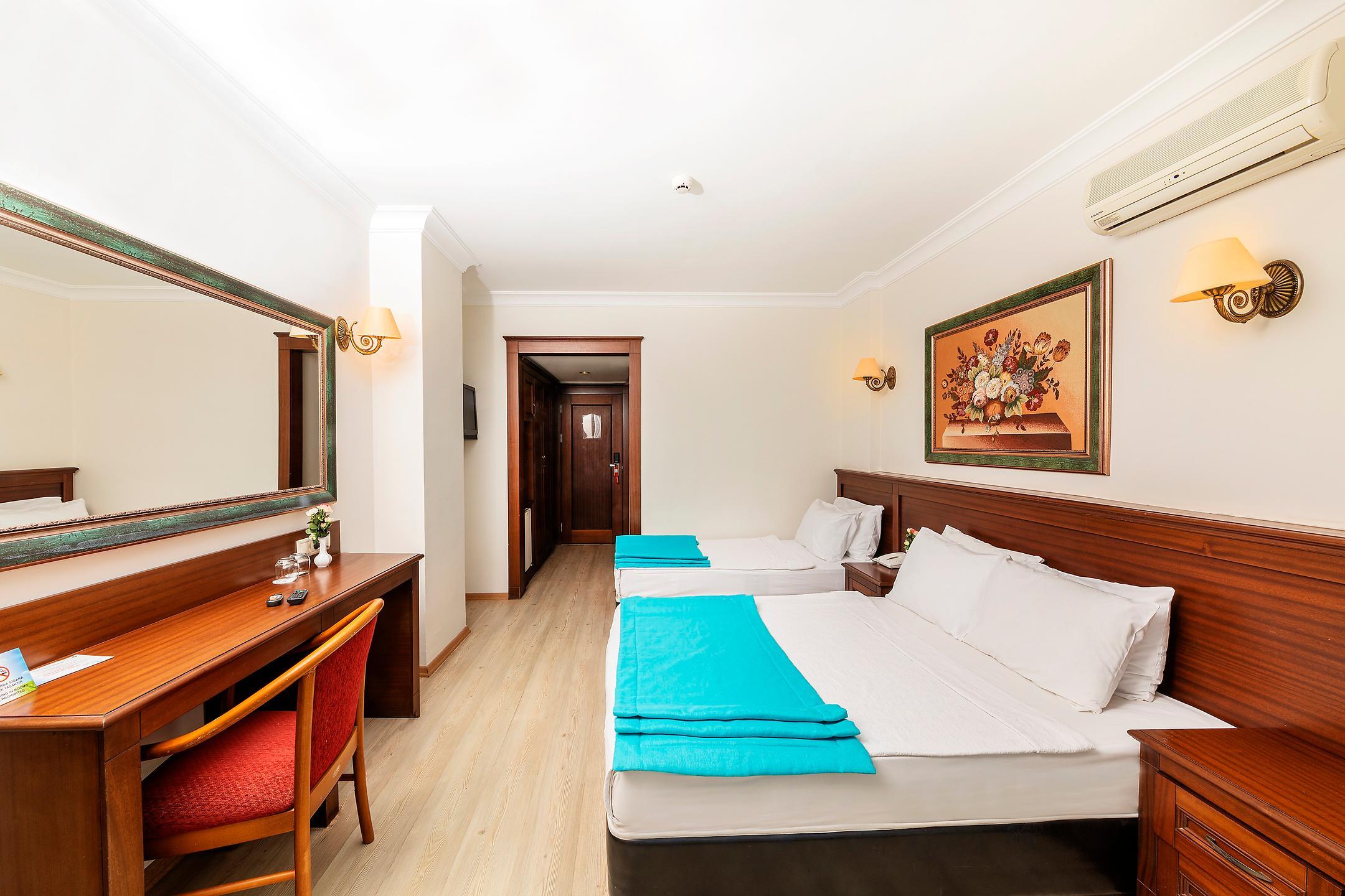 K Maris Hotel — 8