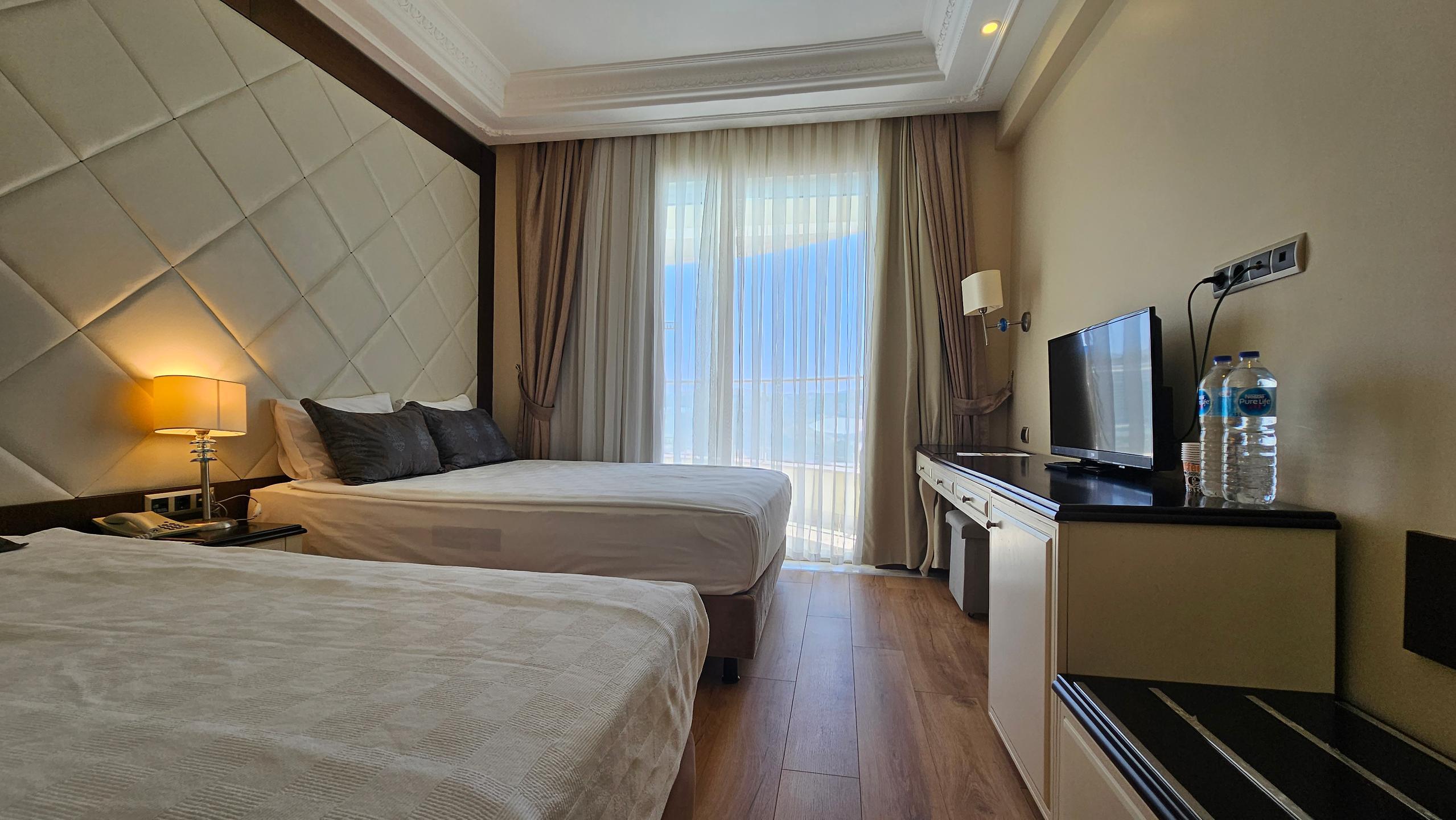 Goldcity Hotel — 4
