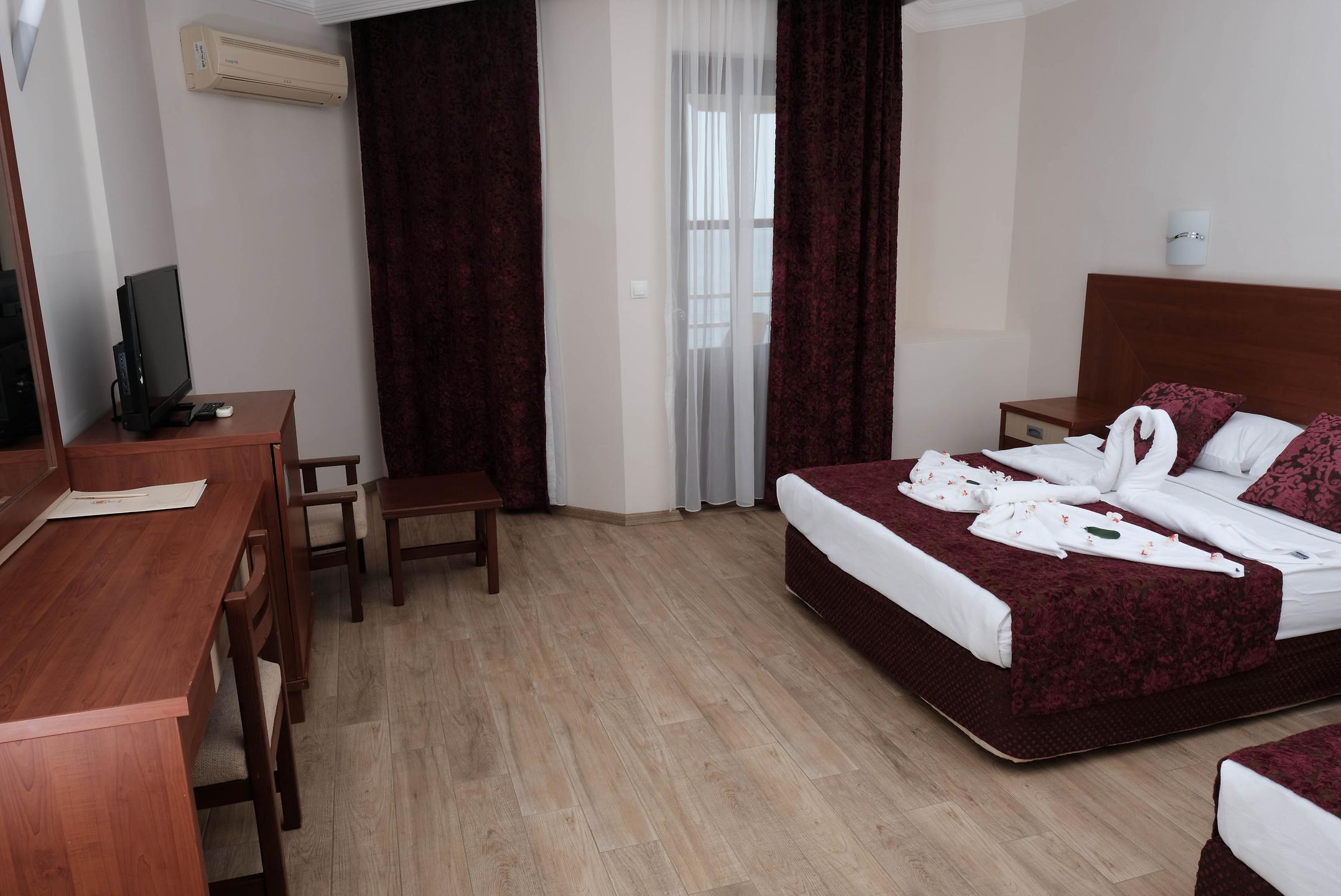 Anitas Beach Hotel — 7