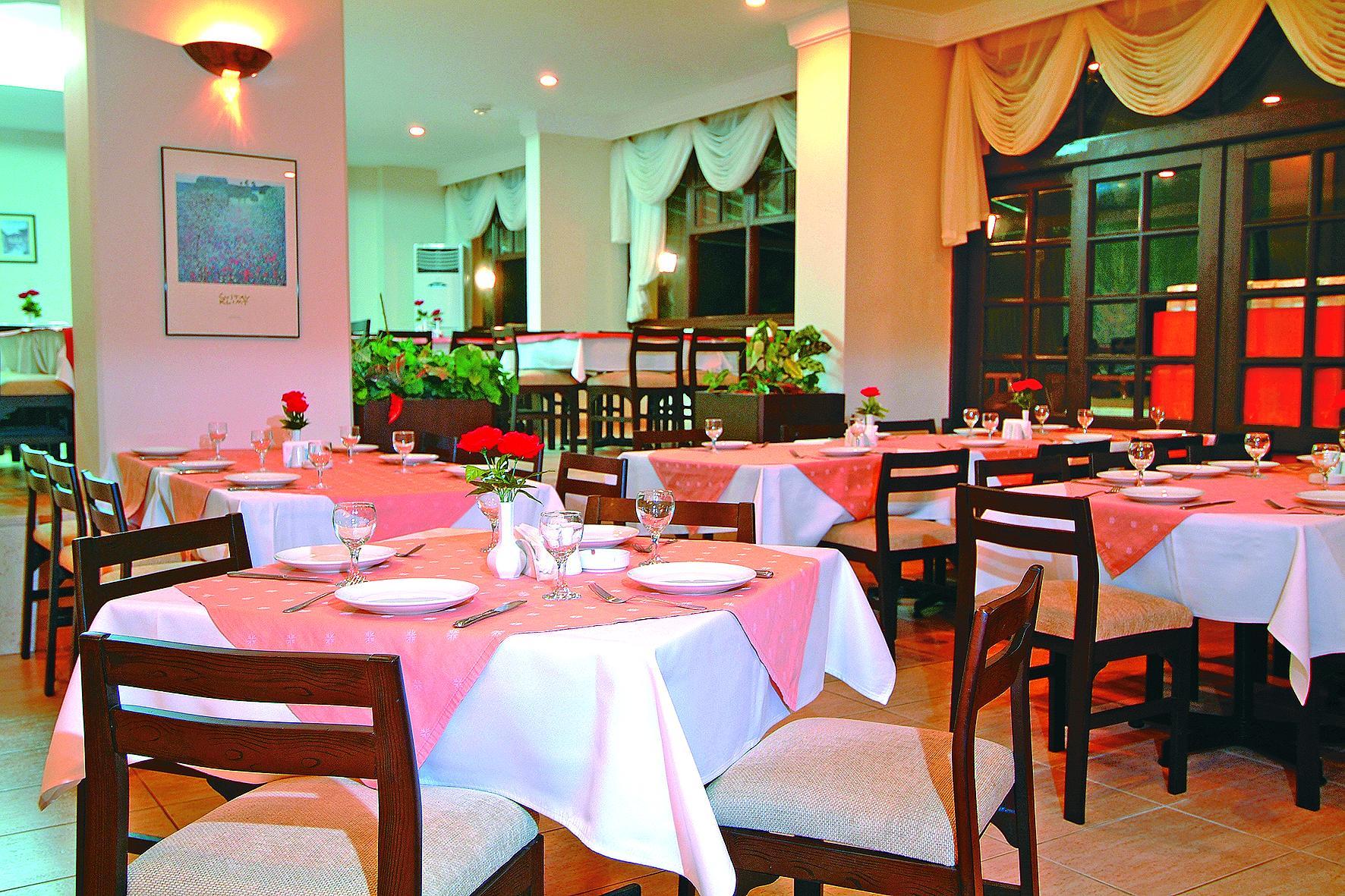 Anitas Beach Hotel — 2