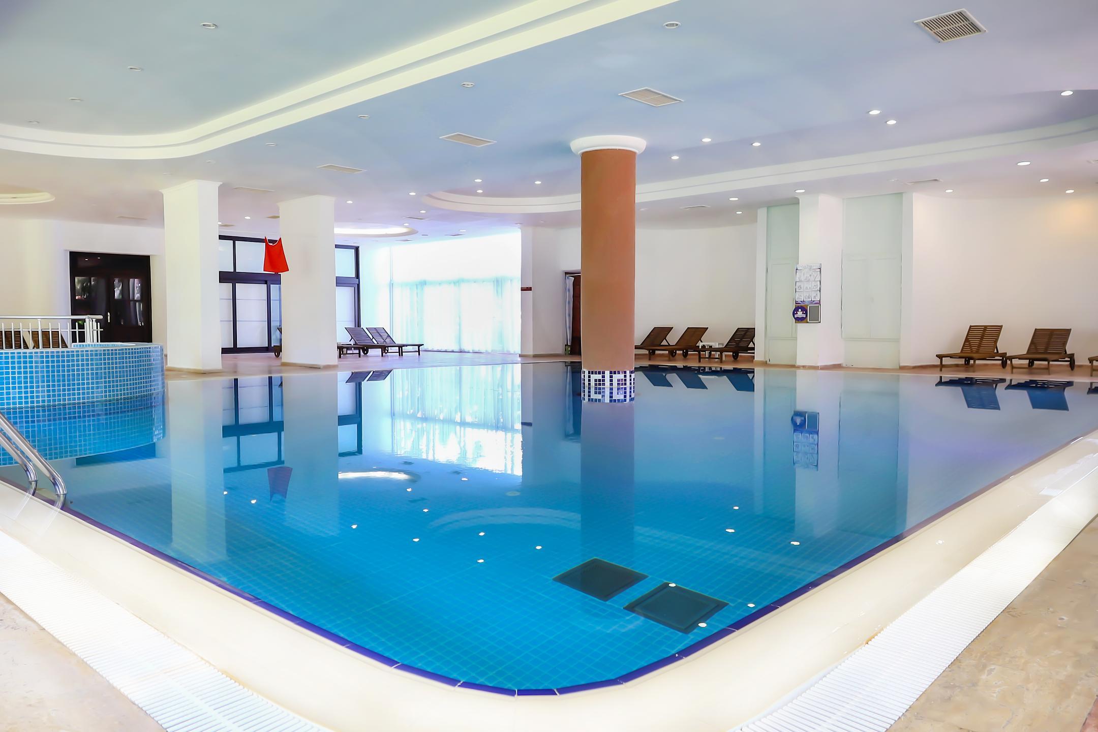 Nova Park Hotel — 4