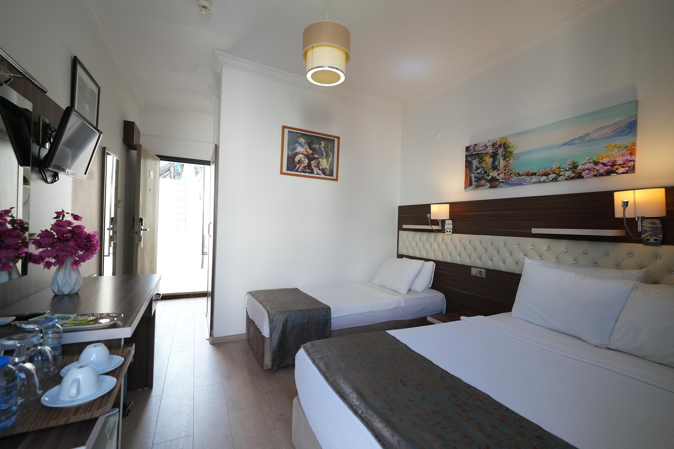 Bitez Manuela Hotel — 4
