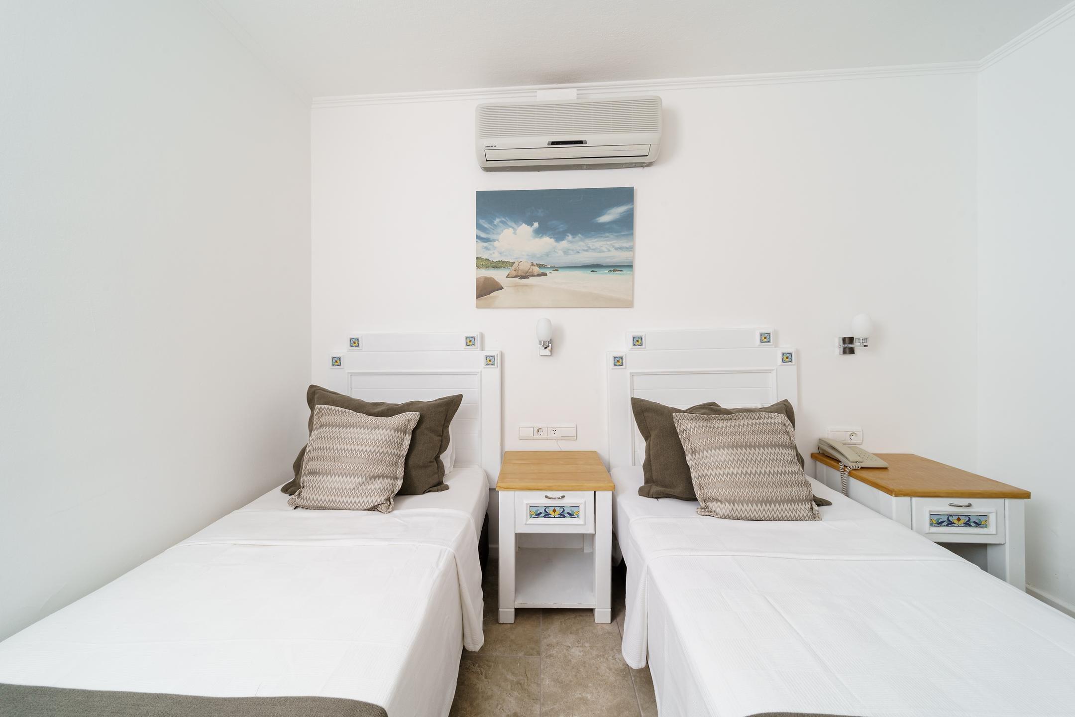 Costa Sarıyaz — 6