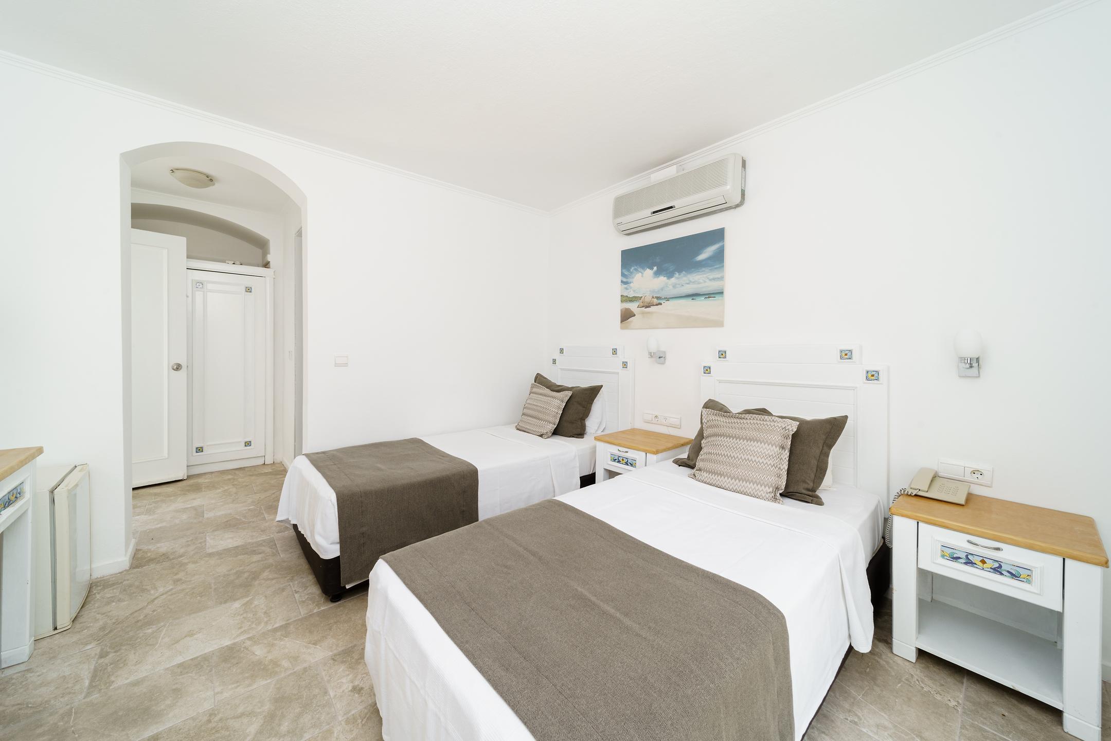 Costa Sarıyaz — 3