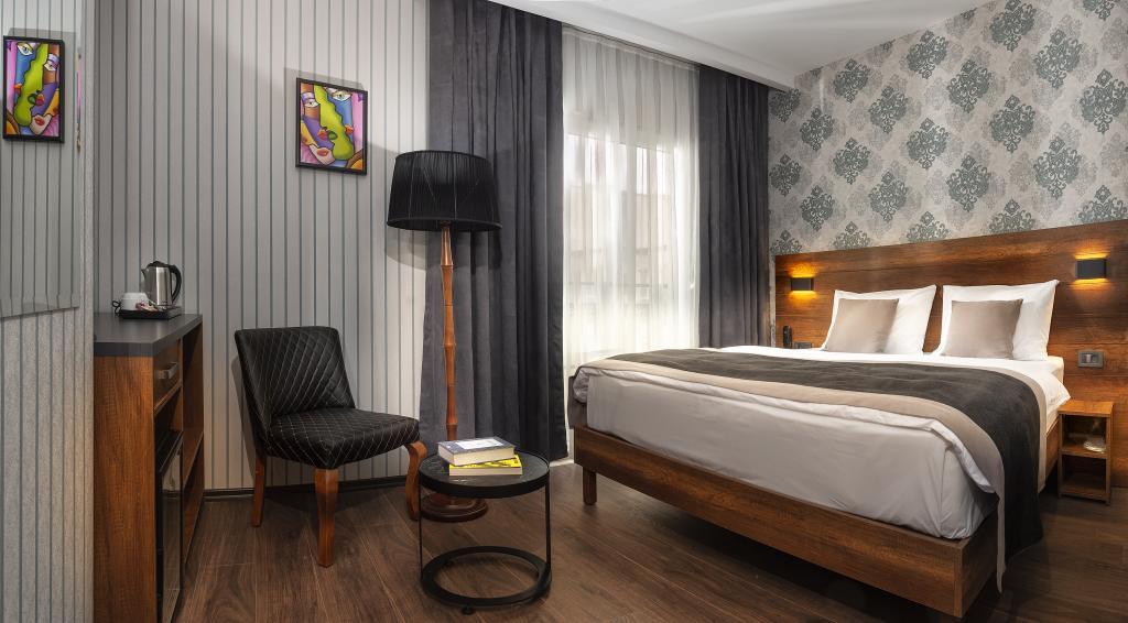 Bossuite Hotel Business — 3