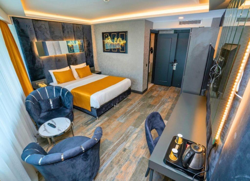216 Silver Suite — 6