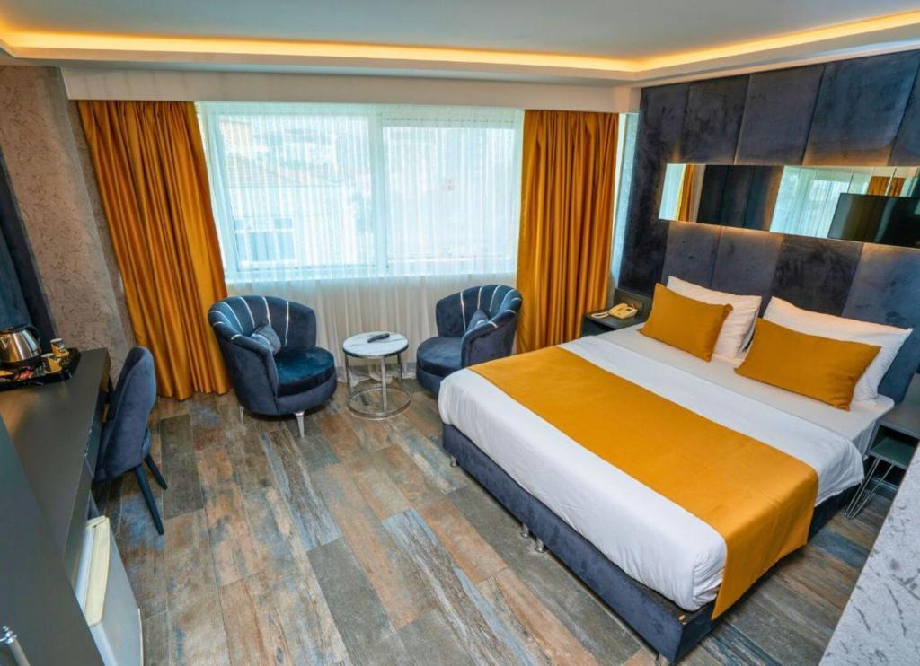 216 Silver Suite — 8