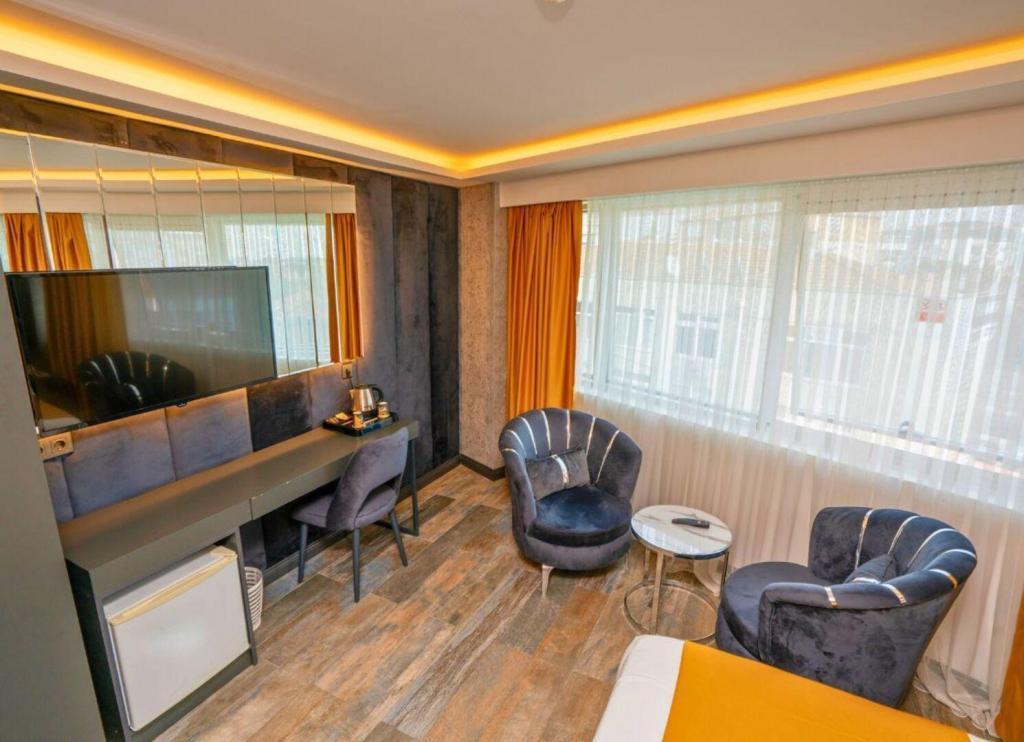 216 Silver Suite — 10