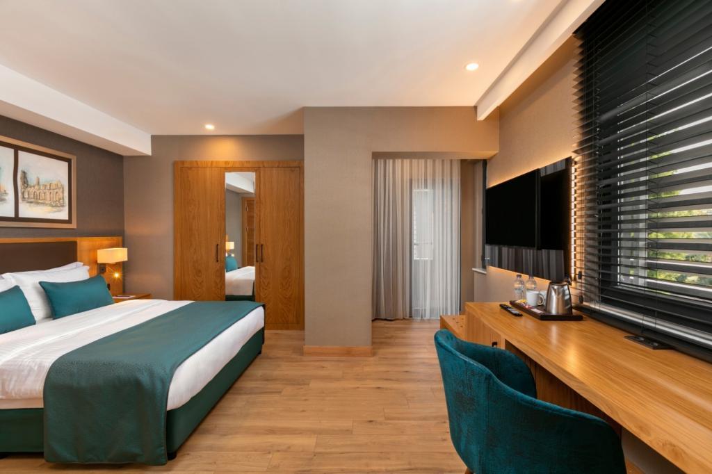 Pukka Hotel — 10