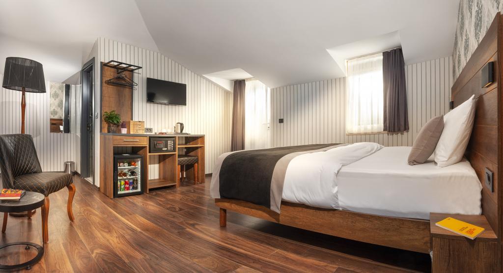 Bossuite Hotel Business — 4