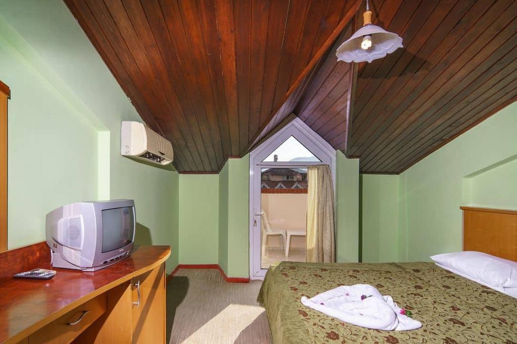 Larissa Inn Hotel — 6