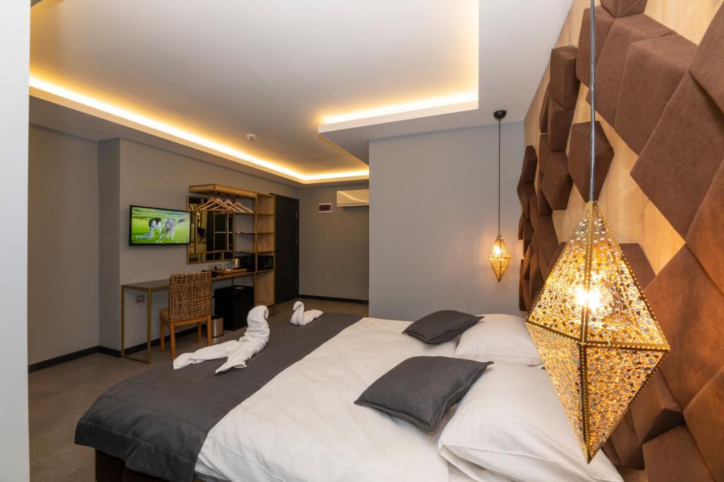 Fly and Stay Airport Hotel — 2