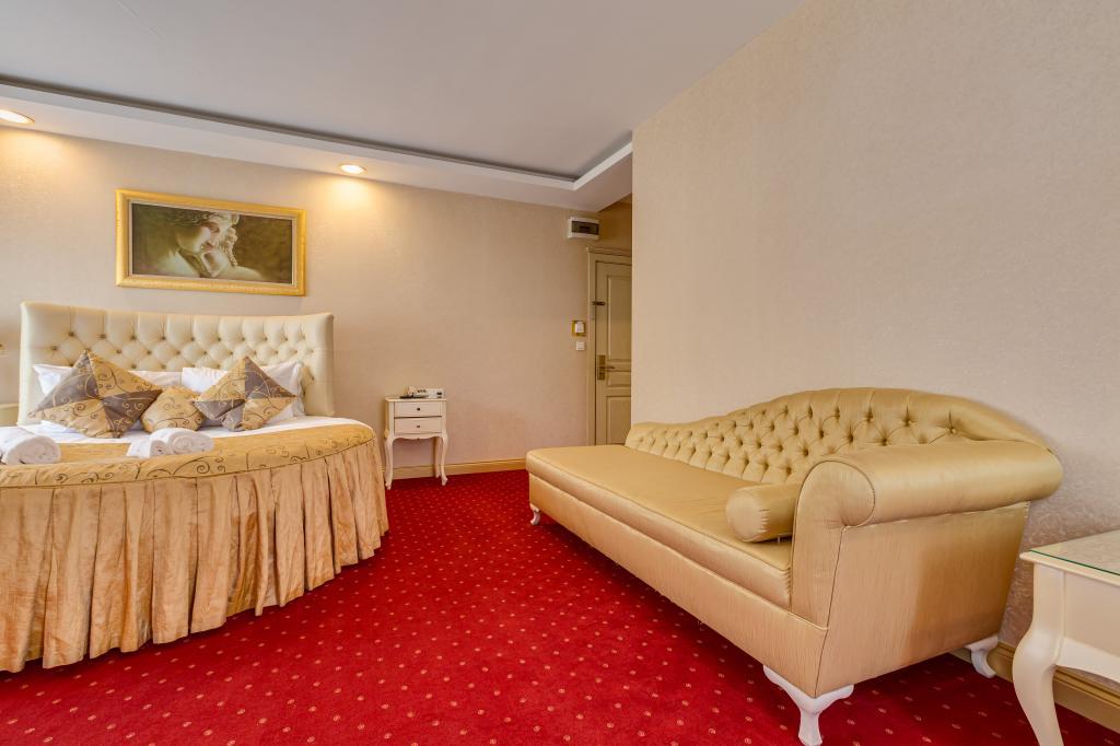 Twins Hotel — 9