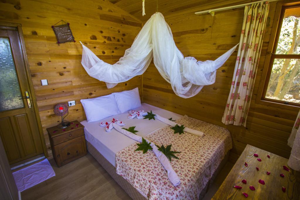 Full Moon Camp Bungalow — 4