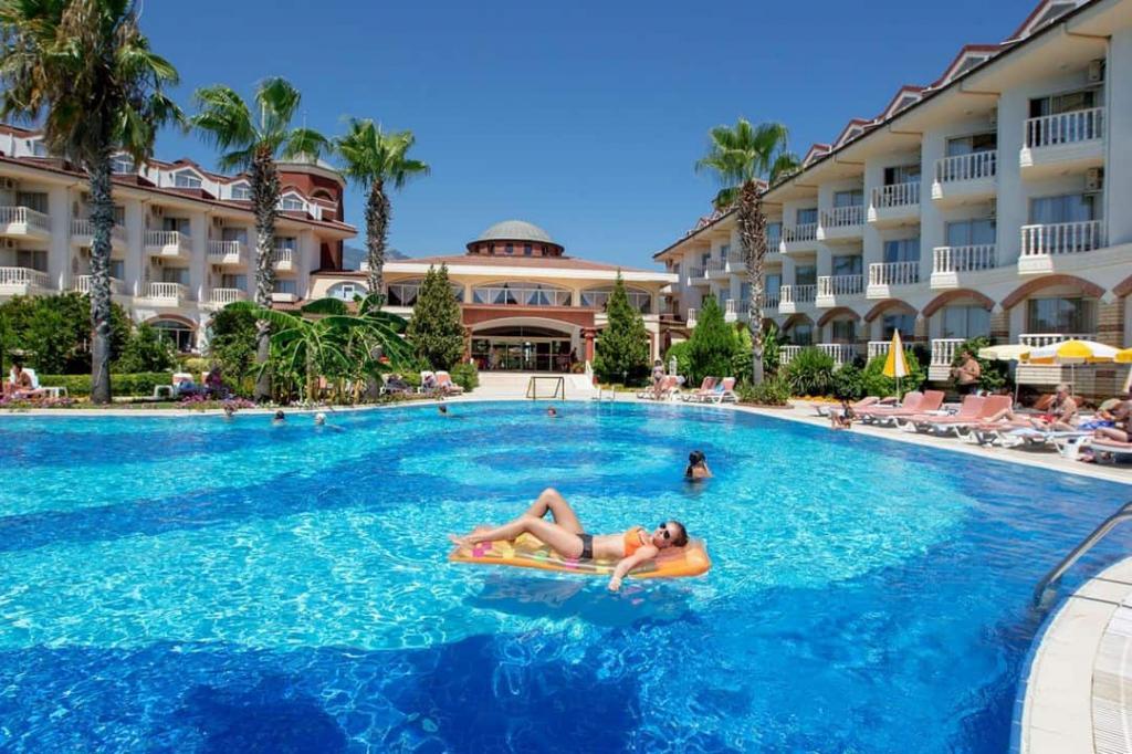 Larissa Sultans Beach Hotel — 2