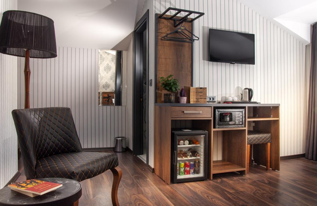 Bossuite Hotel Business — 6