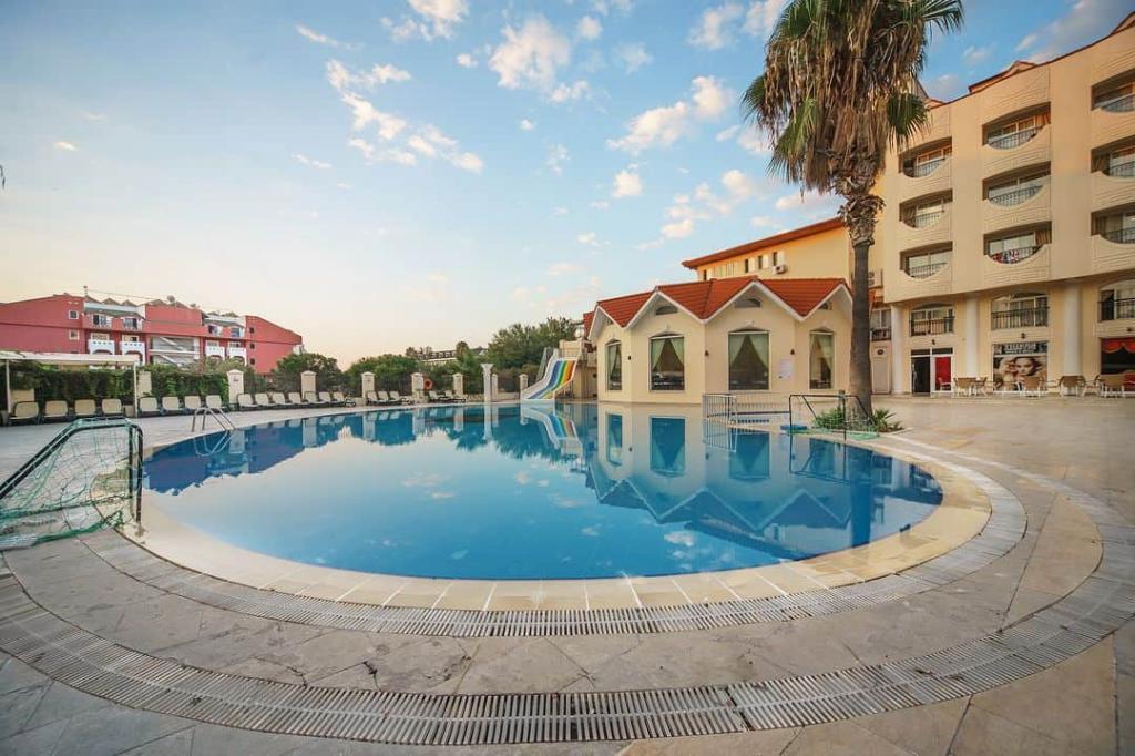 Larissa Inn Hotel — 2