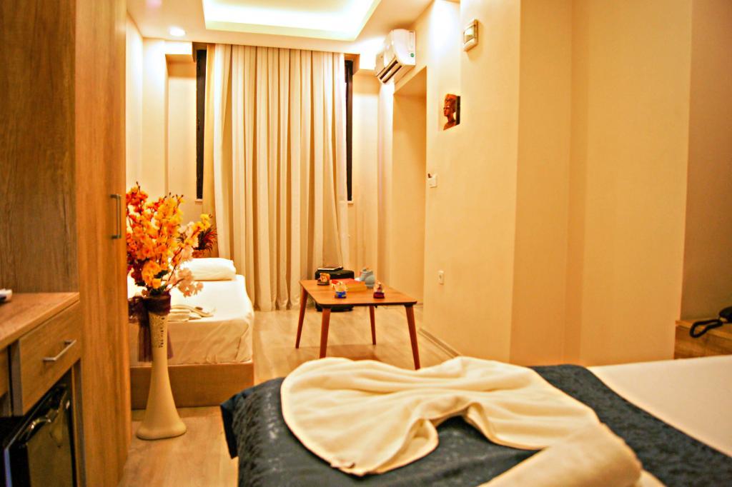 Destinia Pera Suites — 9