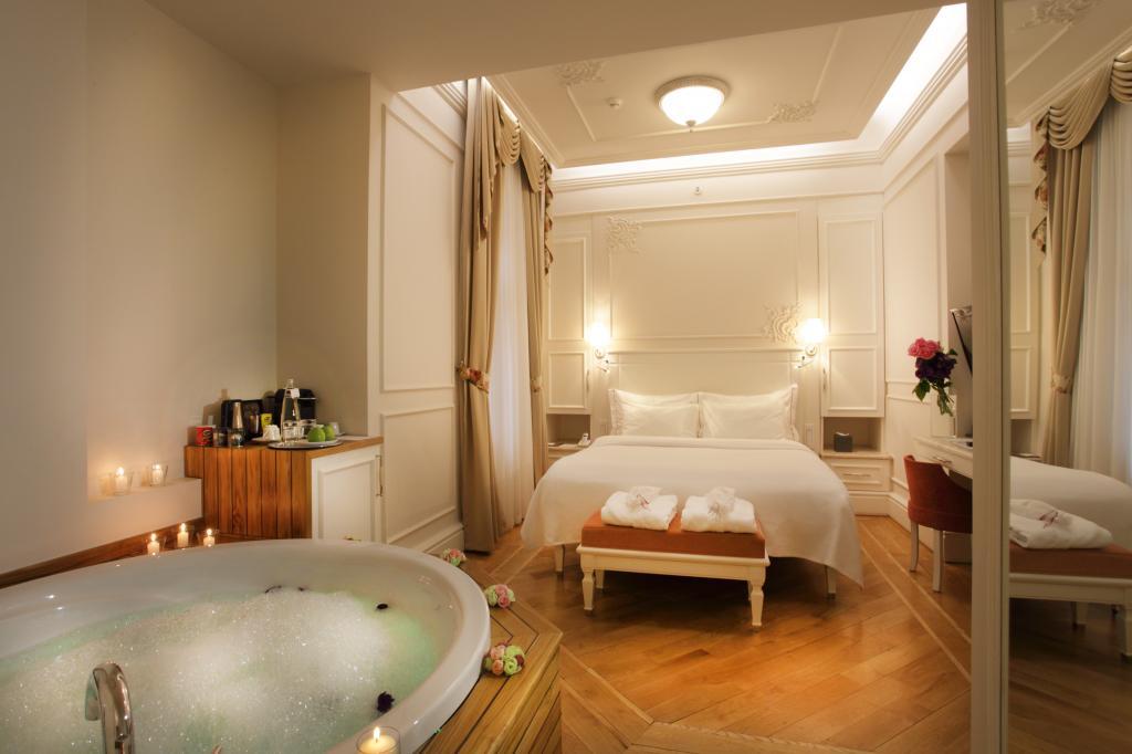 Corinne Art & Boutique Hotel — 4