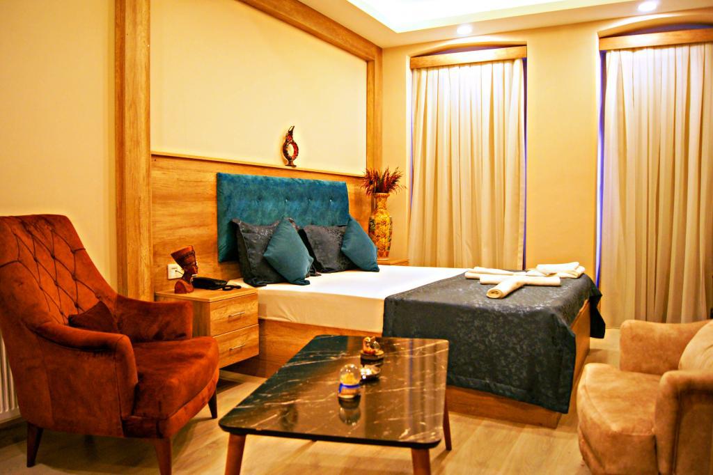Destinia Pera Suites — 3