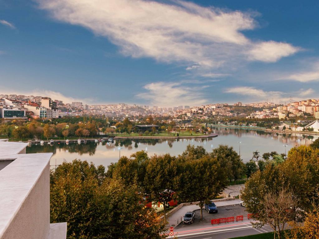 Ramada by Wyndham Istanbul Golden Horn — 2