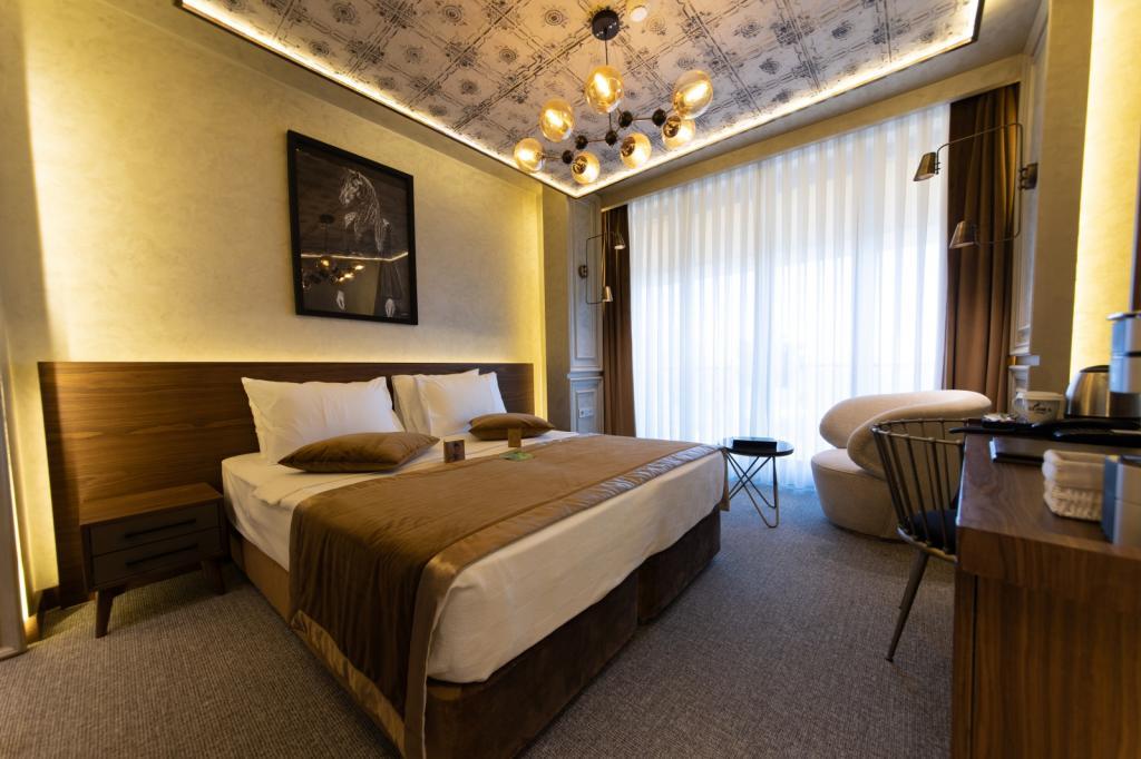 Tonight Hotel Port — 2