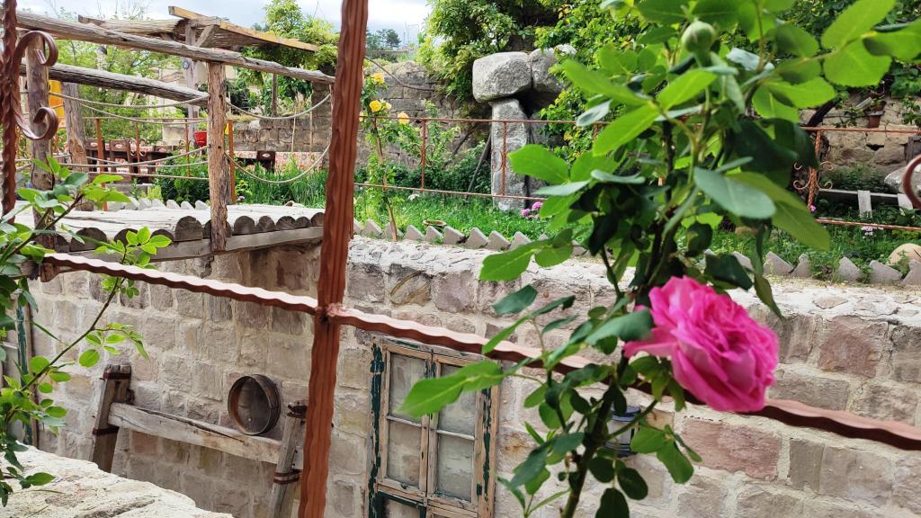 Armesos Cave Hotel — 10
