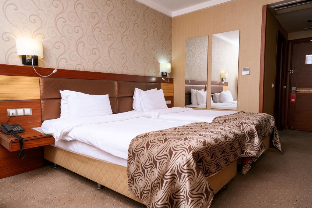 Armis Hotel — 2