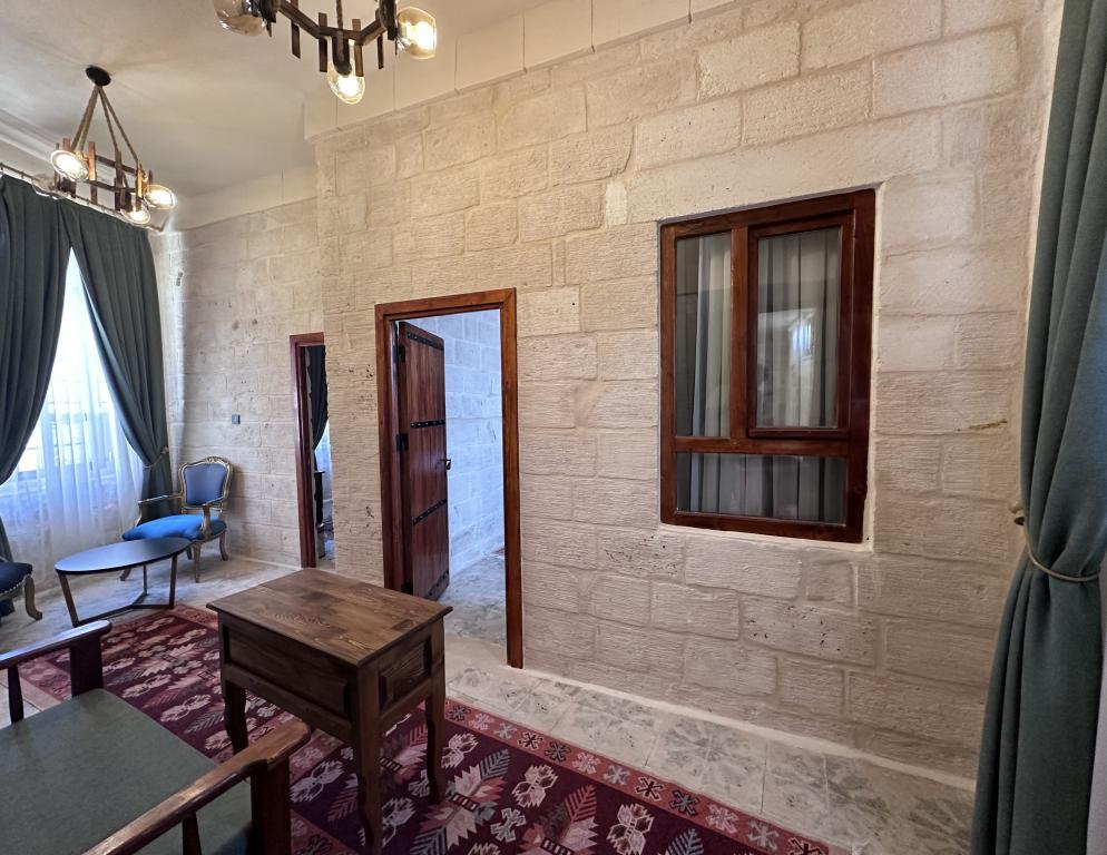 Aryan Otel — 6