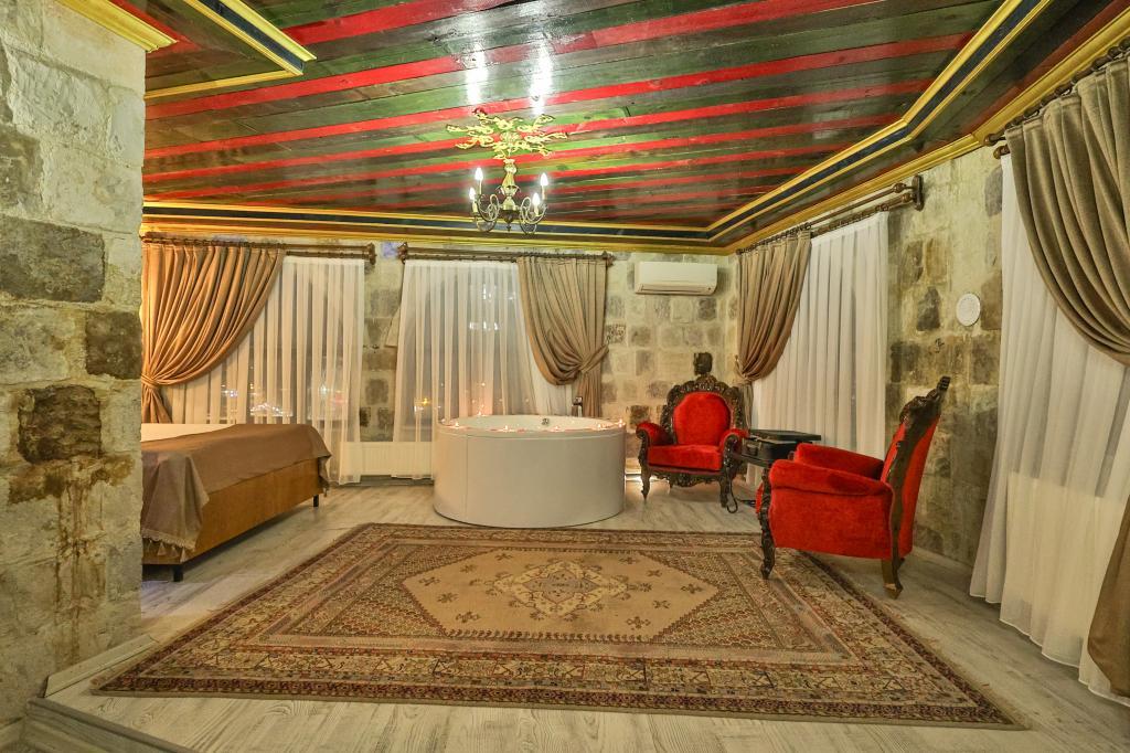 Bedrock Cave Hotel — 4