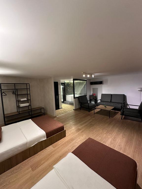 Casa Rosso Hotel — 4