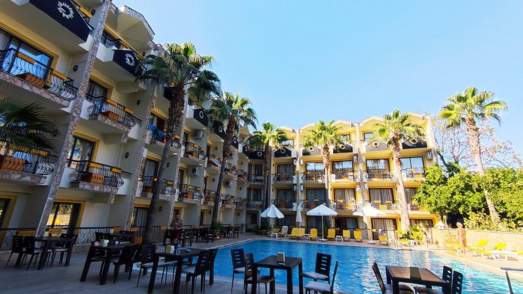 Club Herakles Hotel