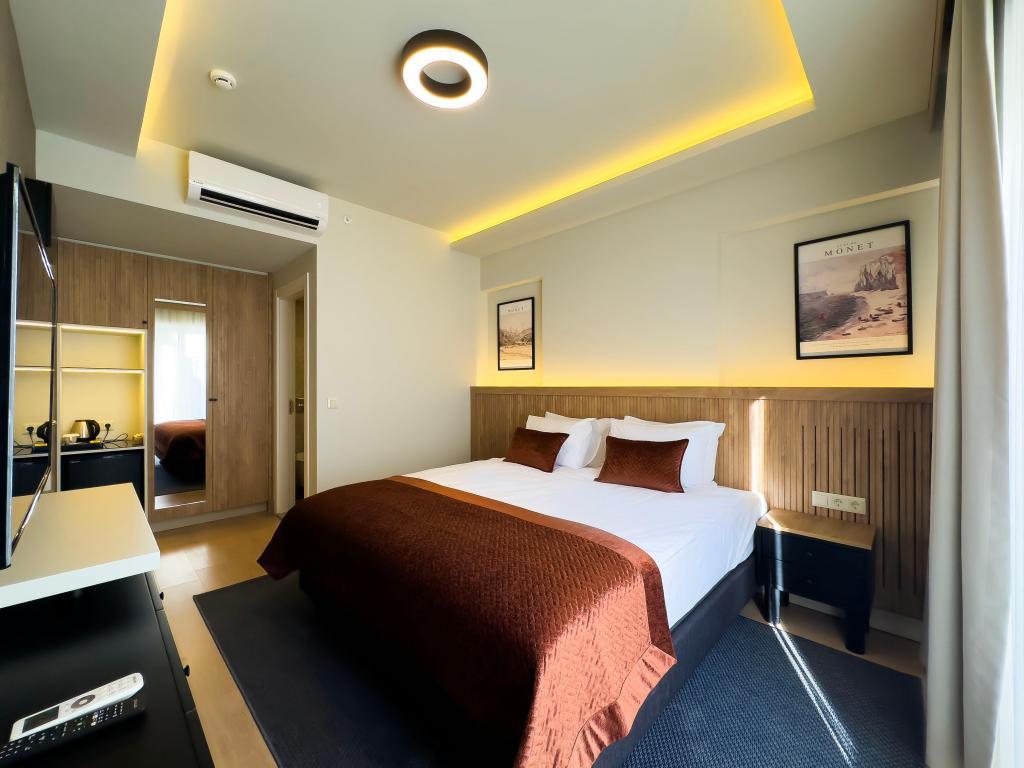Dugi Hotel — 9