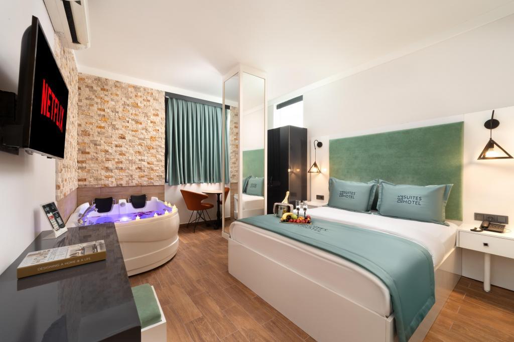 Des Suites Hotel — 3