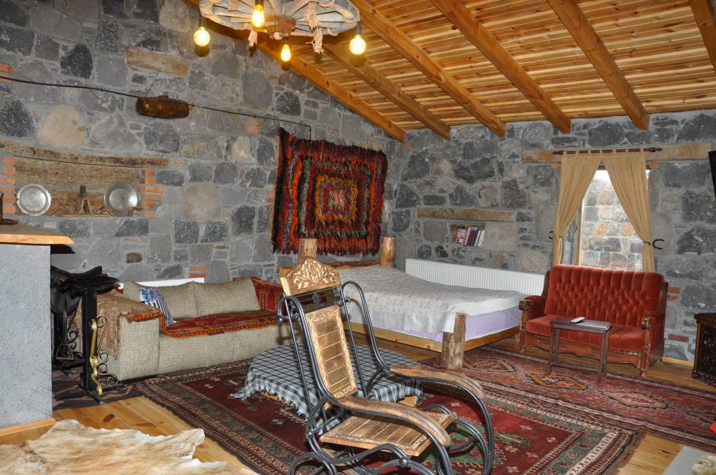 Doğunun Taşevleri — 4