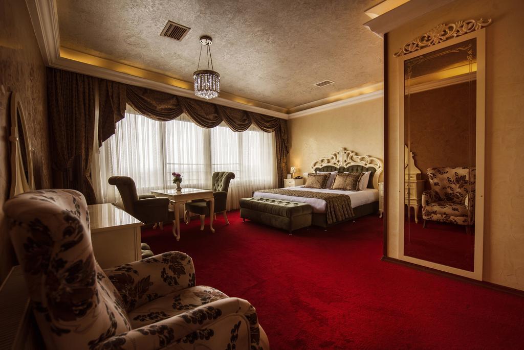 Elan Hotel — 5